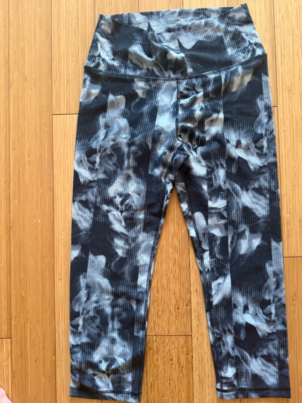 Old Navy power soft leggings .
